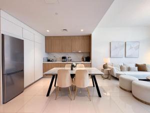 High end new 1 bed with Private beach Dubai Marina