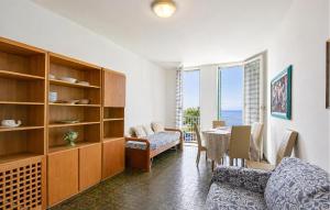 2 Bedroom Stunning Apartment In Deiva Marina