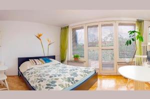 Słoneczny apartament z balkonem