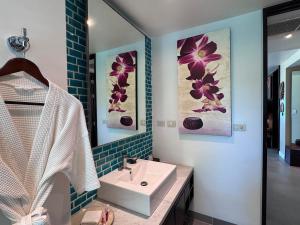Karon Beachfront Apartment 711