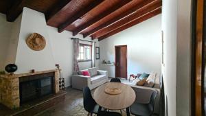 Iniochos guesthouse - pool bar