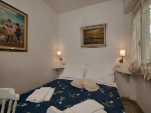 Huge Holiday Home in Marina di Castagneto Carducci near Sea