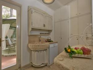 Huge Holiday Home in Marina di Castagneto Carducci near Sea