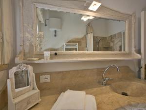 Huge Holiday Home in Marina di Castagneto Carducci near Sea