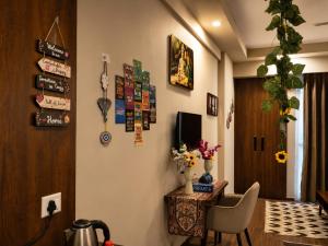 The Sunlit - Fully Furnished Apartment at Omaxe ITC, Alpha II, Near India Expo Mart & Pari Chowk