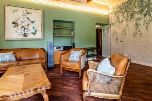 Art Nouveau villa with a garden on Lake Maggiore