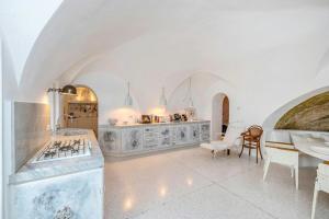 Ligurian villa with infinity pool and sea views