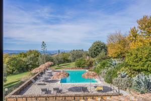Farmhouse with pool between Orvieto and Todi