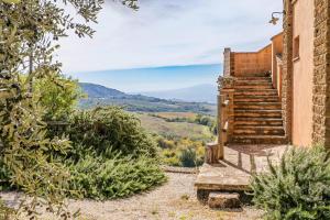 Farmhouse with pool between Orvieto and Todi