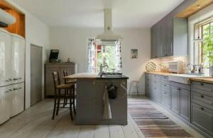 19th-century workers cottage with copper bath