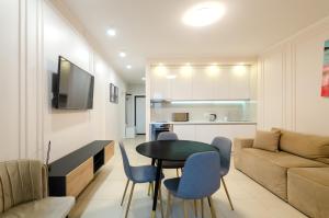 13-141 New York, Antonovycha 74, Kyiv centre, Olimpiiska metro nearby, stunning city view, Petrovdom Apartment