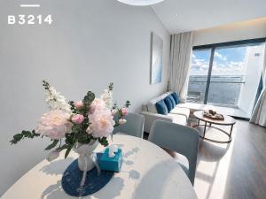 A La Carte Ha Long Oceanview Panoramic 2BR2WC 75m2 Suite with balcony