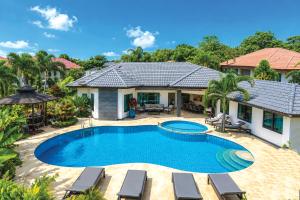 Villa Pattaya Hill, Free Electricity, minutes from Beach and Pattaya