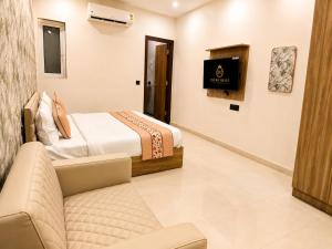 Hotel BM Velvet-The Premium Rooms " 5 Min Walk From Sector 18 Rohini Metro Station " Couple Friendly "