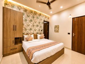 Hotel BM Velvet-The Premium Rooms " 5 Min Walk From Sector 18 Rohini Metro Station " Couple Friendly "