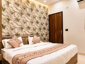 Hotel BM Velvet-The Premium Rooms " 5 Min Walk From Sector 18 Rohini Metro Station " Couple Friendly "