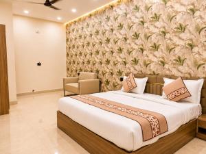 Hotel BM Velvet-The Premium Rooms " 5 Min Walk From Sector 18 Rohini Metro Station " Couple Friendly "