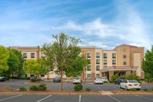 Comfort Suites Huntersville near Lake Norman