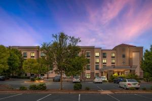 Comfort Suites Huntersville near Lake Norman