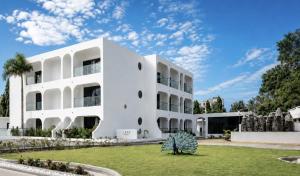 Leaf Hotel