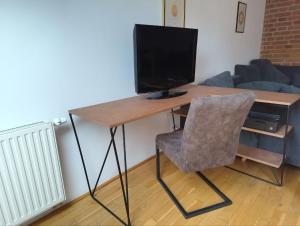 Quiet Loft Great for Couples & Families