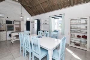 Family Tides in Langezandt Struisbaai