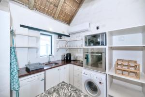 Family Tides in Langezandt Struisbaai