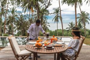 Walatta House 3BR Beachfront Villa, Private Pool, Chef