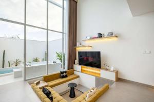 Cozy New 1BR Villa with Pool & Projector in Pandawa