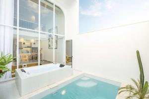 Cozy New 1BR Villa with Pool & Projector in Pandawa