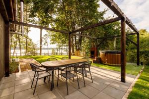 Leszcz1321- Dom z linią brzegową, sauna, jacuzzi