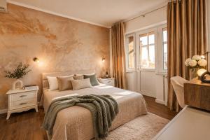2BR Apartment with Balcony near Bucharest Old Town