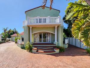 70 on Brander Guesthouse