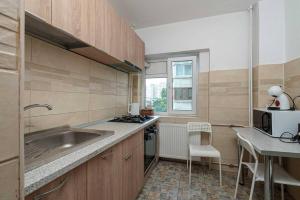 Modern Decebal Studio near Metro