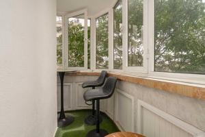 Modern Decebal Studio near Metro