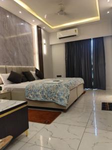 906 Studio Ufairia Mall, Ek Murti Chowk, Greater Noida West