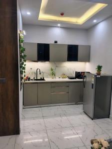906 Studio Ufairia Mall, Ek Murti Chowk, Greater Noida West