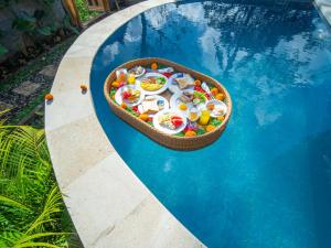 Breezy hill bamboo retreat