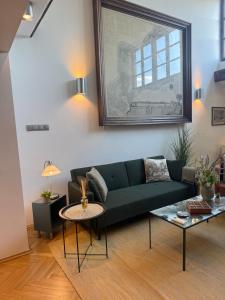 Strict City Center Luminous apartments