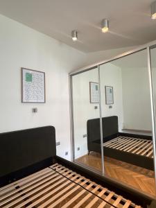 Strict City Center Luminous apartments