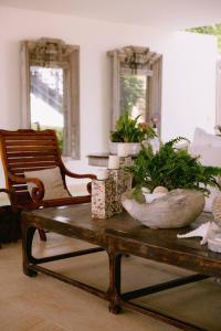 Luxury 9-BR Villa in Juanillo Private Beach