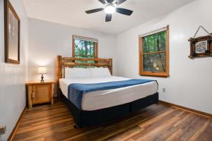 Sevierville Cabin Hot Tub Arcade Sleeps 8