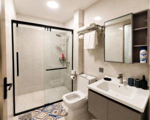 "Beautiful luxurious spacious apartment with amazing amenities