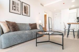 Cathedral & Port View Apartment, Pool & Gym REMS
