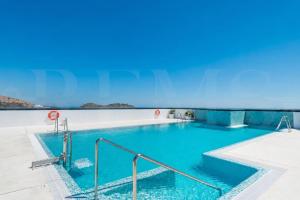 Cathedral & Port View Apartment, Pool & Gym REMS