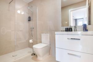 Cathedral & Port View Apartment, Pool & Gym REMS