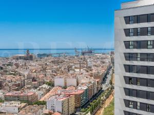 Cathedral & Port View Apartment, Pool & Gym REMS