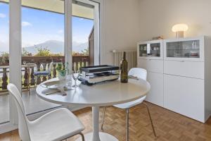 Charmant studio avec superbe vue et balcon