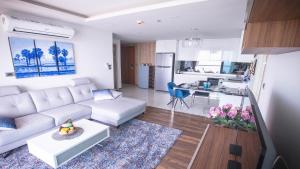 Luxury Seaview Condo The Peak Towers 200m To Beach