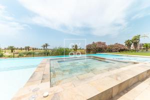 Velapi Golf Resort Oasis, Luxury apartment with golf views, pool and gym by OYOOSTAYS